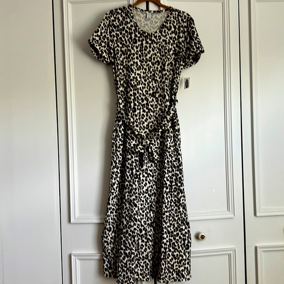 Old Navy Dresses & Skirts - NWT Leopard Print Dress